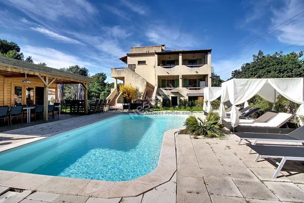 Maison familiale avec double habitation, piscine et grand jardin