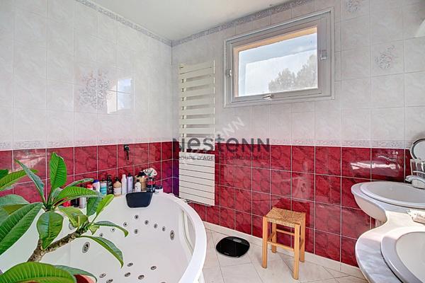 Maison familiale avec double habitation, piscine et grand jardin