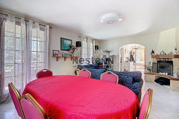 Maison familiale avec double habitation, piscine et grand jardin