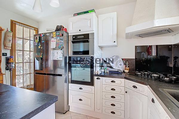 Maison familiale avec double habitation, piscine et grand jardin