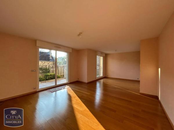 Appartement à louer 3 pièces 82.18m² Laval (53000)