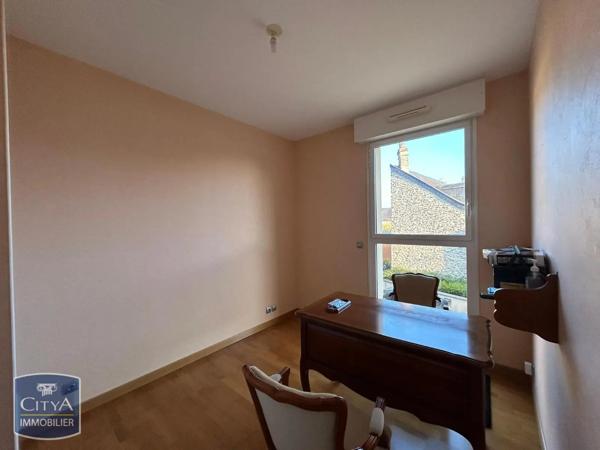 Appartement à louer 3 pièces 82.18m² Laval (53000)