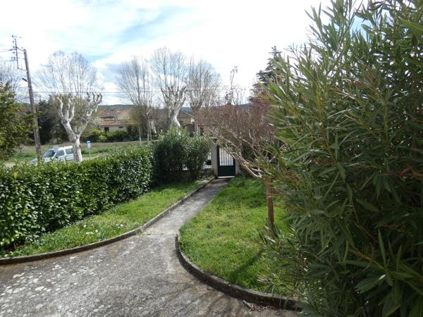 Charmante maison de maître T5 de 135m² avec grand garage de 60m², cave de 35m² et jardin de 225m².