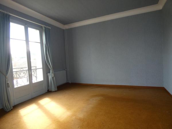 Charmante maison de maître T5 de 135m² avec grand garage de 60m², cave de 35m² et jardin de 225m².