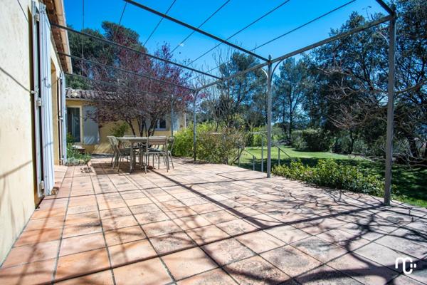 Location Villa 4 pièces 128 m2 à Pourrières