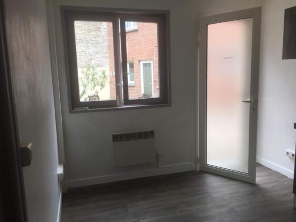 Exclusivité logéhome : immeuble avec 5 appartements et garage 100m2 libre, proche gare