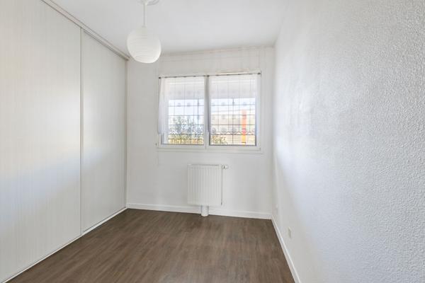 A LOUER 3 PIECES BEGLES VACLAV HAVEL