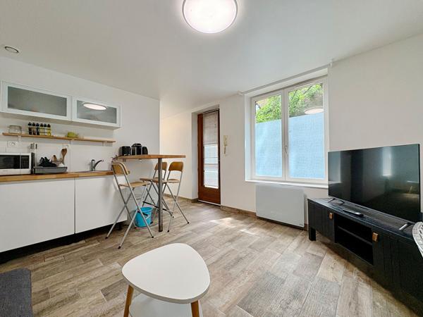 Vieux Lille Ste Catherine, Appartement Lille 2 pièces de 29 m2 entièrement rénové au sein de toute petite copropriété Lille Vieux Lille Ste Catherine, Appartement Lille 2 pièces de 29 m2 entièrement rénové au sein de toute petite copropriété Lille