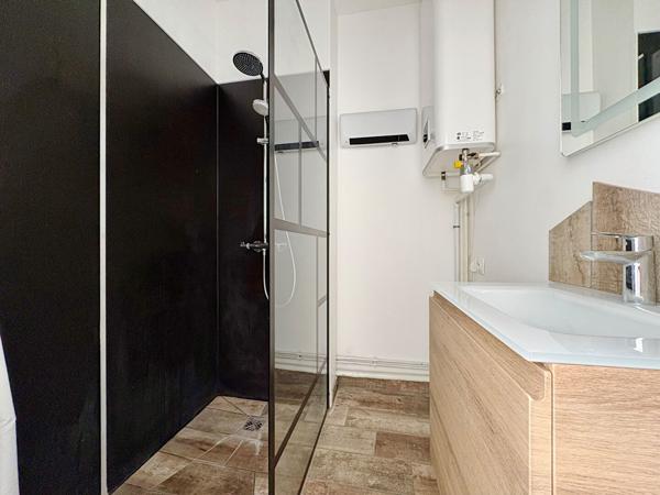 Vieux Lille Ste Catherine, Appartement Lille 2 pièces de 29 m2 entièrement rénové au sein de toute petite copropriété Lille Vieux Lille Ste Catherine, Appartement Lille 2 pièces de 29 m2 entièrement rénové au sein de toute petite copropriété Lille