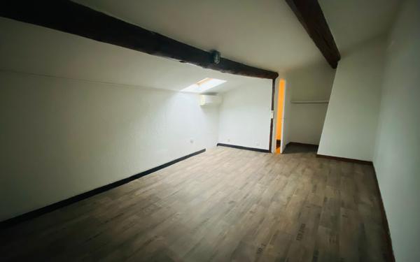 Appartement à louer    3 pièces •  Mèze