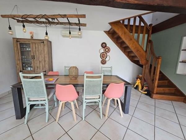 SORBIERS 42290 maison mitoyenne (côté dépendance) de 190m² habitables 5 chambres  +  environs 35m² de dépendance attenante et combles aménageables sur 387m² de terrain