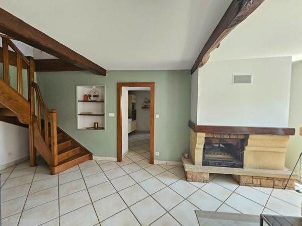 SORBIERS 42290 maison mitoyenne (côté dépendance) de 190m² habitables 5 chambres  +  environs 35m² de dépendance attenante et combles aménageables sur 387m² de terrain