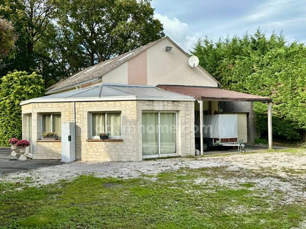 Maison d'architecte (251 m2) et dépendance aménagée (70m2) 4700 m2 terrain