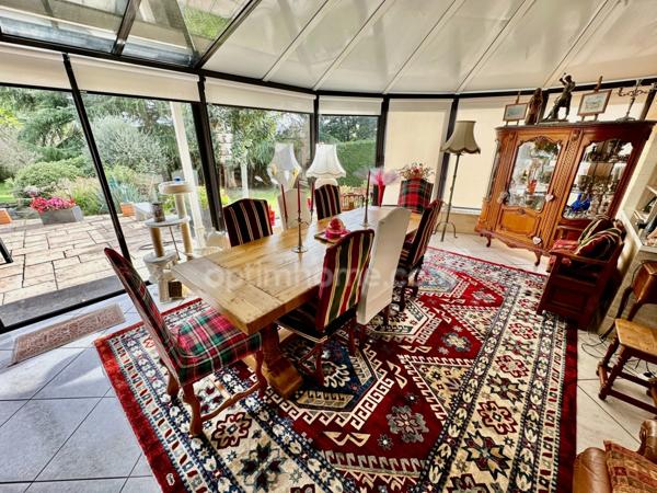 Maison d'architecte (251 m2) et dépendance aménagée (70m2) 4700 m2 terrain