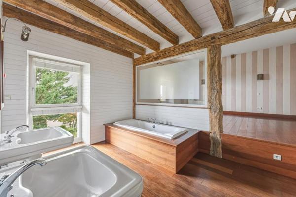 EN EXCLUSIVITÉ - PREVESSIN MOENS - CORPS DE FERME A VENDRE 