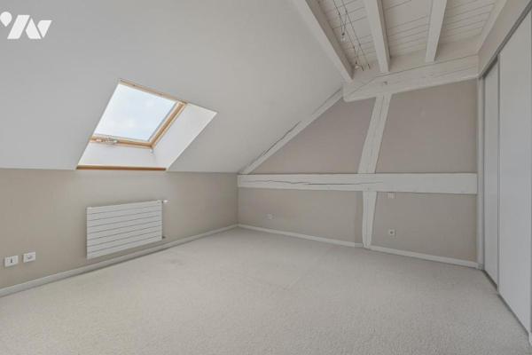 EN EXCLUSIVITÉ - PREVESSIN MOENS - CORPS DE FERME A VENDRE 