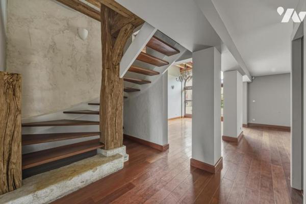 EN EXCLUSIVITÉ - PREVESSIN MOENS - CORPS DE FERME A VENDRE 