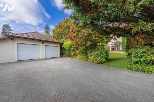 EN EXCLUSIVITÉ - PREVESSIN MOENS - CORPS DE FERME A VENDRE 