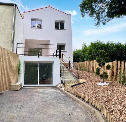 Maison neuve 4 chambres, bureau et jardin.