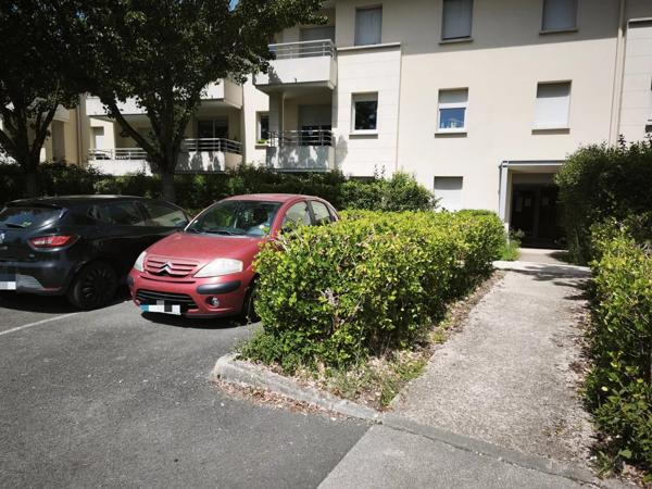 APPARTEMENT T3 AVEC PISCINE - POITIERS BUGELLERIE