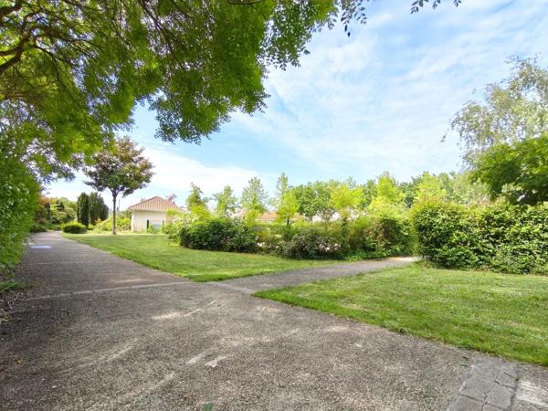 APPARTEMENT T3 AVEC PISCINE - POITIERS BUGELLERIE