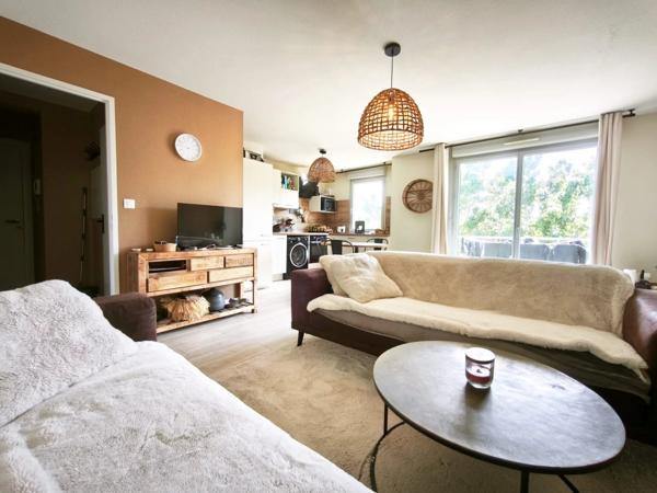 APPARTEMENT T3 AVEC PISCINE - POITIERS BUGELLERIE
