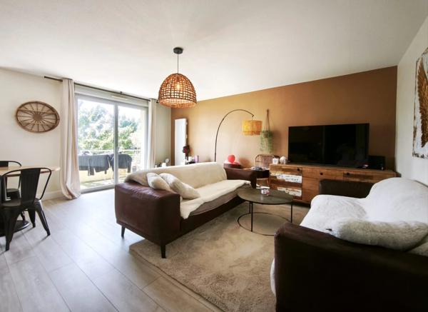 APPARTEMENT T3 AVEC PISCINE - POITIERS BUGELLERIE