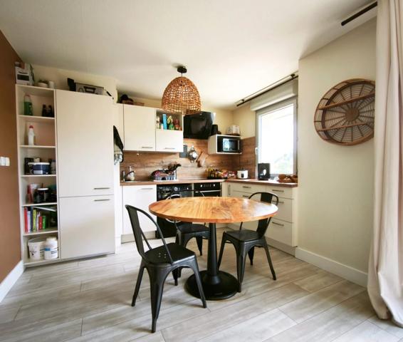APPARTEMENT T3 AVEC PISCINE - POITIERS BUGELLERIE