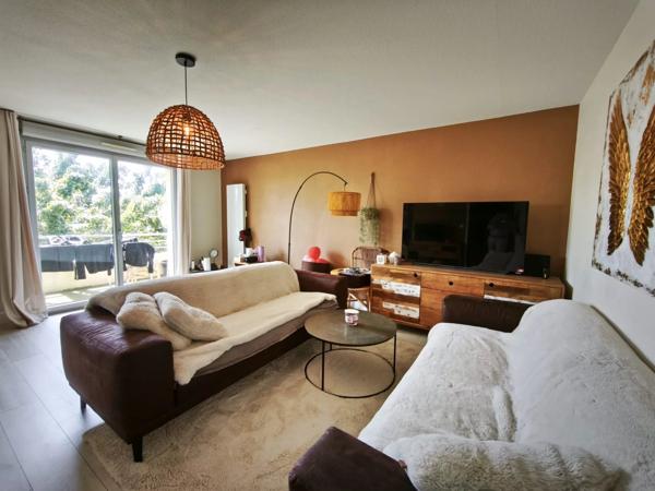 APPARTEMENT T3 AVEC PISCINE - POITIERS BUGELLERIE
