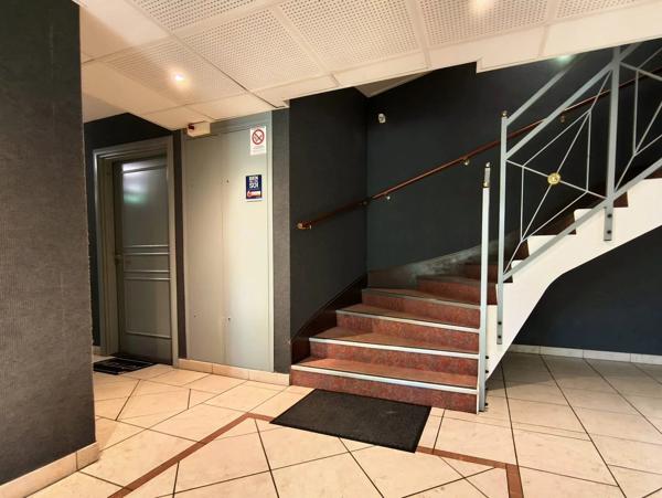 APPARTEMENT T3 AVEC PISCINE - POITIERS BUGELLERIE