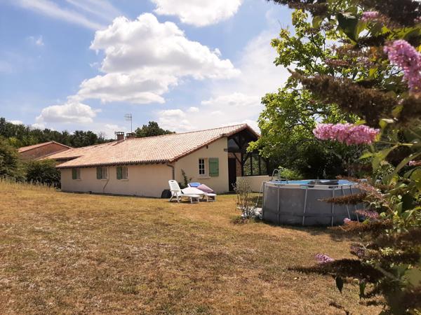 Grande maison de campagne, à proximité des commodités