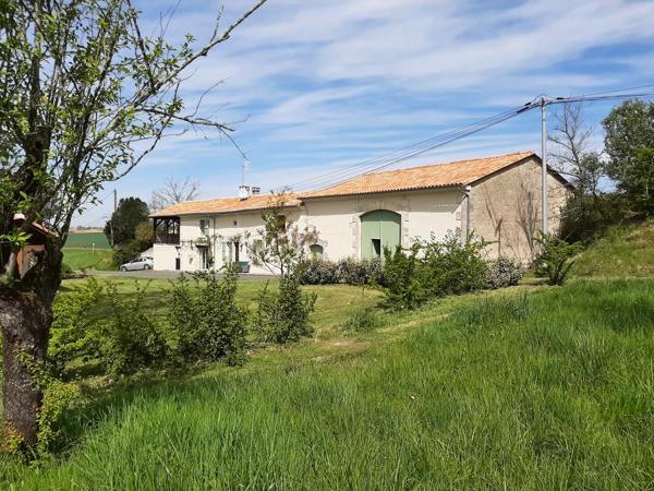 Grande maison de campagne, à proximité des commodités