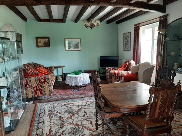 Grande maison de campagne, à proximité des commodités