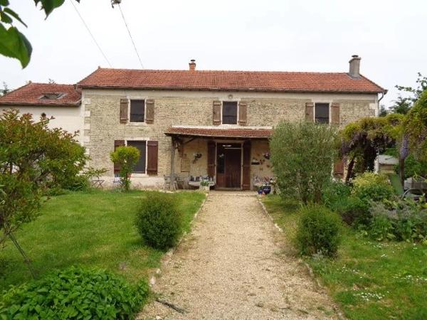 Ferme traditionnelle en pierre et maison d'hôtes sur son propre terrain