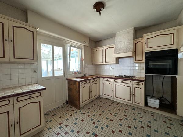 Maison de 107 m² à rénover à Vannes Ouest avec jardin, garage et véranda proche commodités