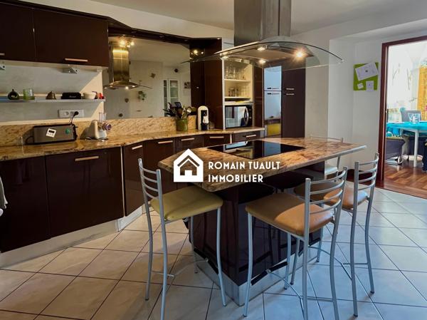 Maison 10 pièces 232 m2