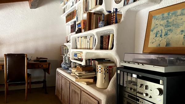 Maison de caractère 5 ch. sur terrain de 6 470 m2 avec terrasse, piscine, préaux...