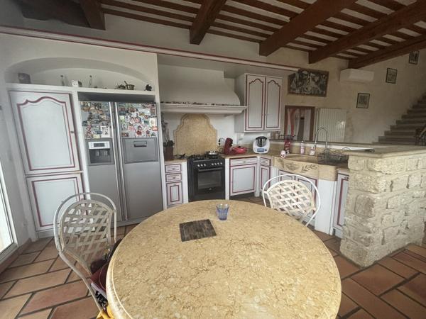 Entraigues-sur-la-Sorgue (84320) Maison 4 pièces 126 m2 sur un terrain de 2500 m2