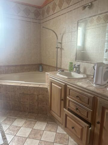 Entraigues-sur-la-Sorgue (84320) Maison 4 pièces 126 m2 sur un terrain de 2500 m2