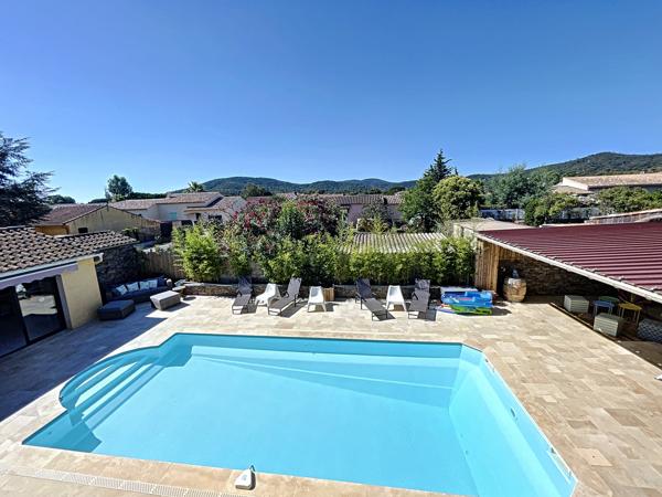 Bormes-les-Mimosas (83230) Beau T4 lumineux avec 2 chambres + piscine.