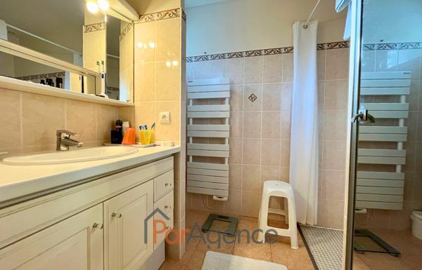 MAISON 6 PIECES - 202 M2 HABITABLES - PROCHE COMMERCES