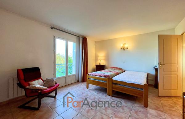 MAISON 6 PIECES - 202 M2 HABITABLES - PROCHE COMMERCES