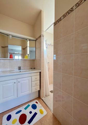 MAISON 6 PIECES - 202 M2 HABITABLES - PROCHE COMMERCES