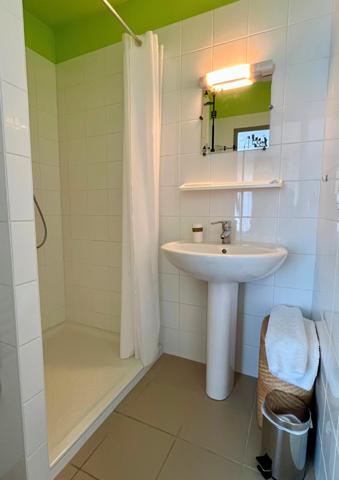 MAISON 6 PIECES - 202 M2 HABITABLES - PROCHE COMMERCES