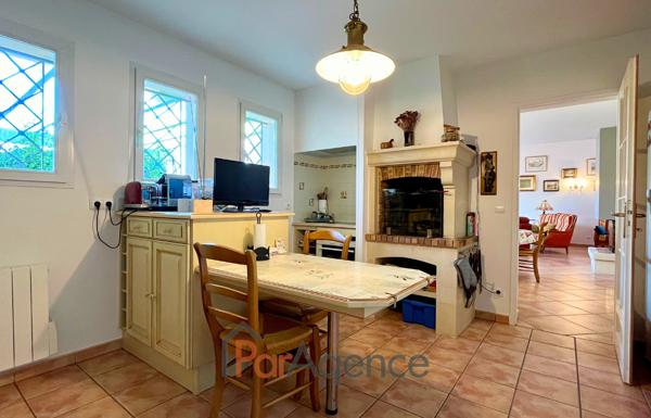 MAISON 6 PIECES - 202 M2 HABITABLES - PROCHE COMMERCES