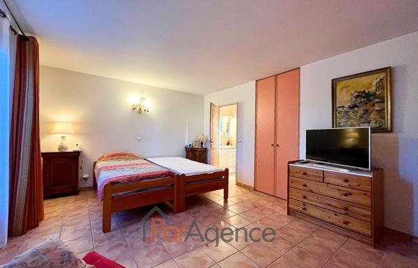 MAISON 6 PIECES - 202 M2 HABITABLES - PROCHE COMMERCES