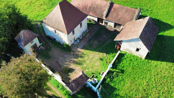 Rare propriété en Pierre avec dépendances