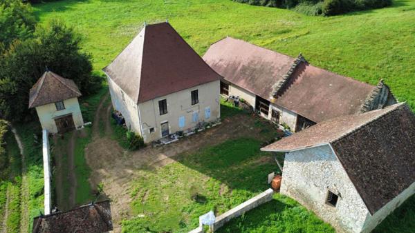 Rare propriété en Pierre avec dépendances