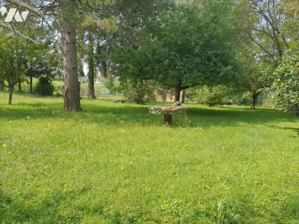 A VENDRE A SAINT MARTIN D'ABLOIS - Maison individuelle sur vaste terrain