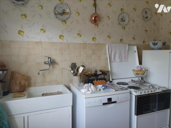 A VENDRE A SAINT MARTIN D'ABLOIS - Maison individuelle sur vaste terrain